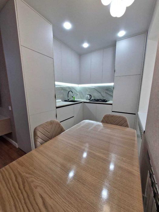 Нова Студія в Парку біля Набережної. Світло 24/7