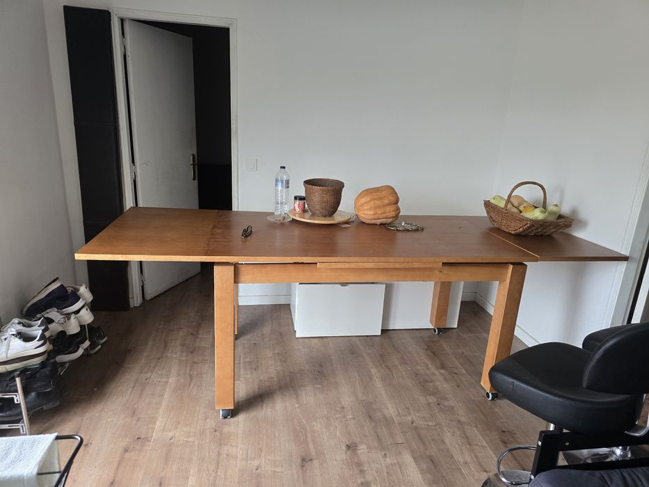 Mesa extensível em cerejeira