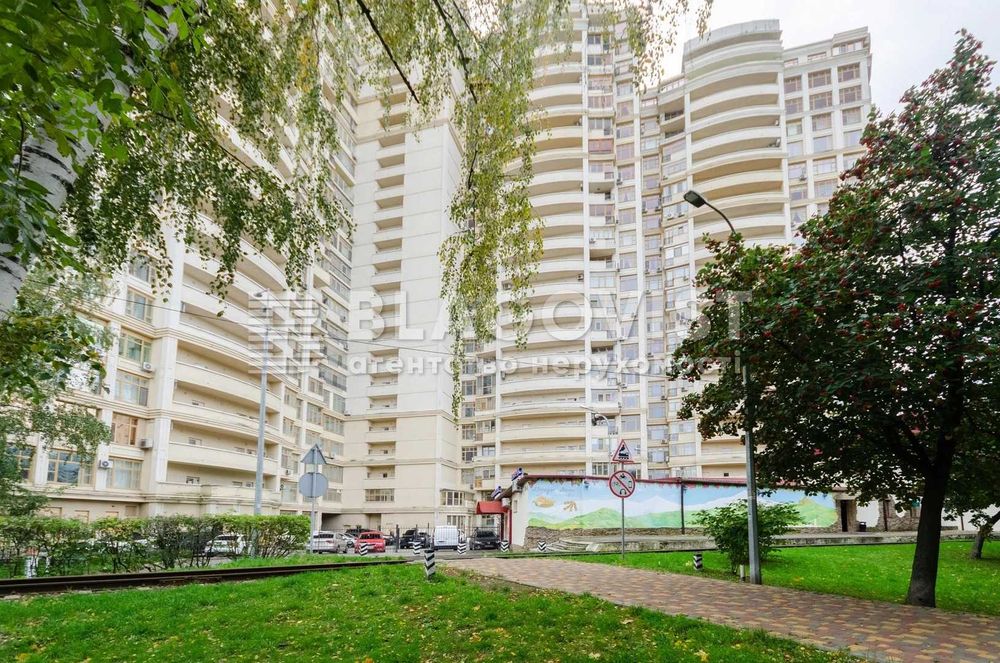 Голден Парк 3 кімнатна Зручний поверх