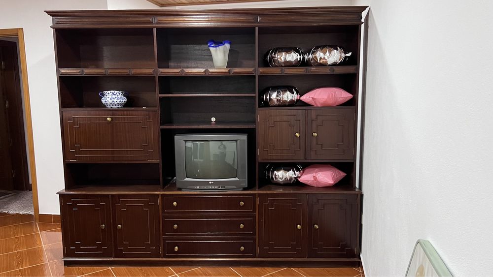 Movel de sala em bom estado.