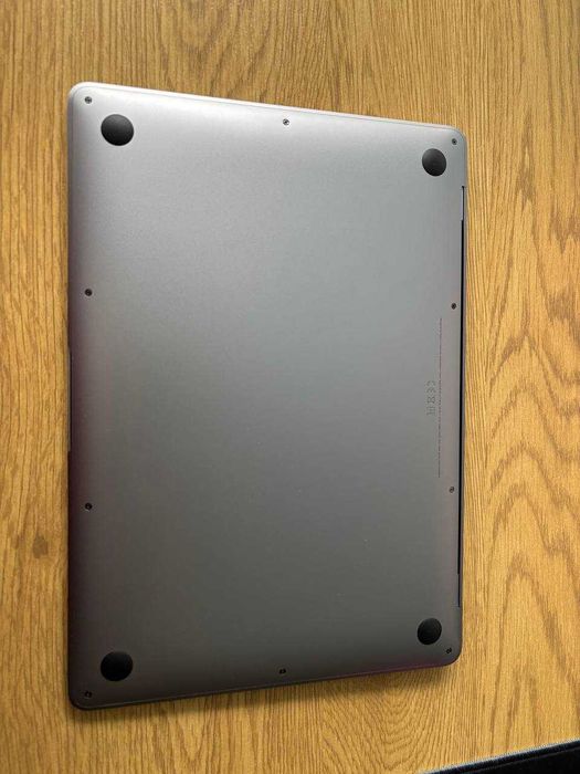 MacBook Air 13" M1 8/256 A2337
