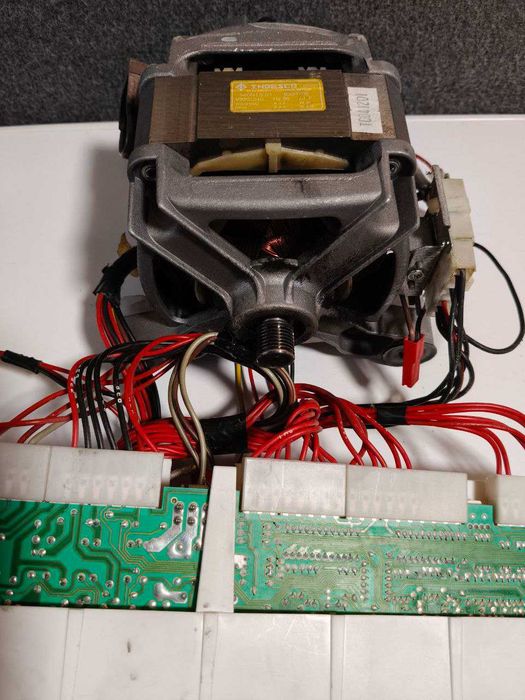 Запчастини (б/в) до пральної машини Ariston.