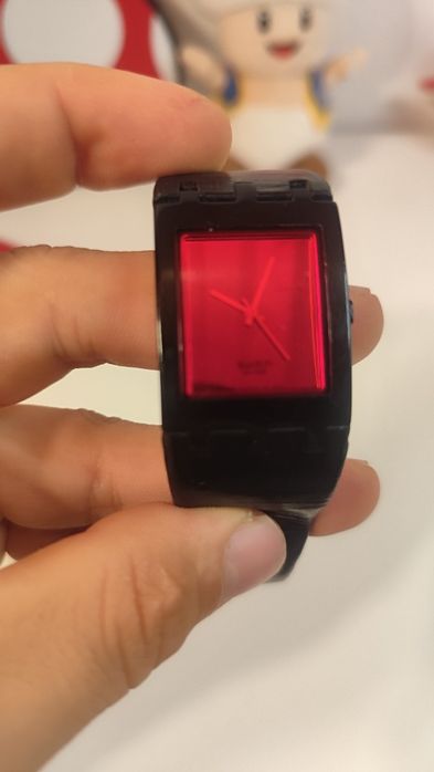 Продаю оригінальний кварцовий годинник Swatch Square "Funny Devil" модель SUAB103 ГОДИННИК Swatch!