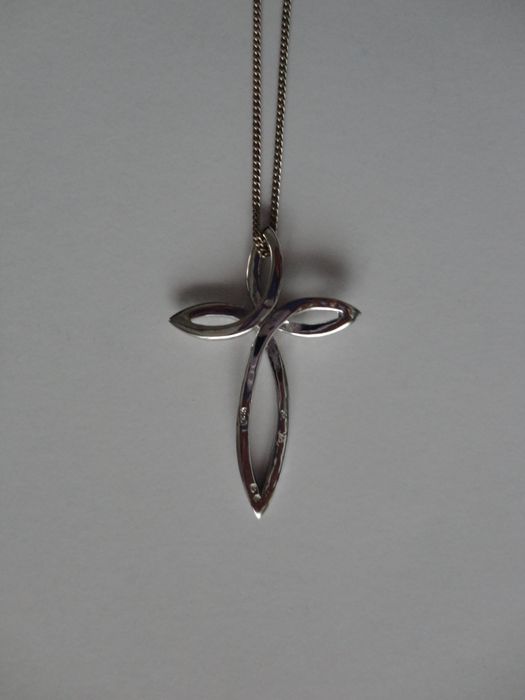 Fio com cruz, em prata, NOVO!