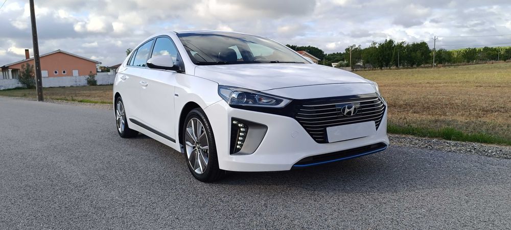 Hyundai IONIQ 1.6 GDI Hybrid  TECH (HEV) de 141 cv- COMO NOVO