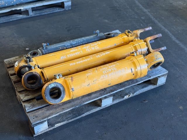 ładowarka liebherr L 538 KOMPLET siłowników hydraulicznych używanych