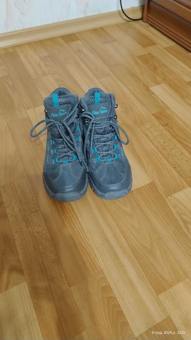 Черевики жіночі спортивні