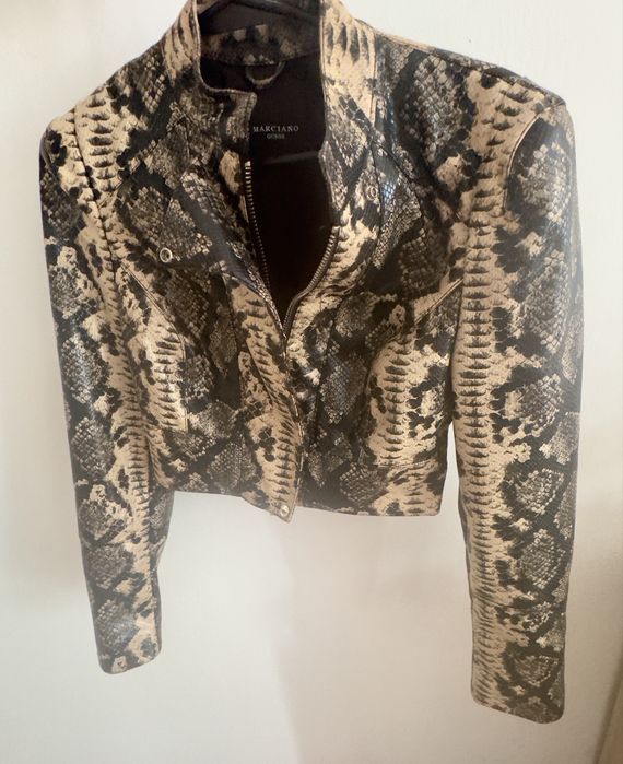 Oryginalna kurtka Marciano by Guess w efektownym wzorze python / snakeskin.