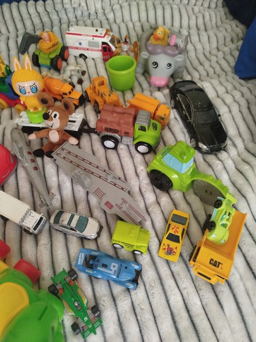 Продам дитячі іграшки