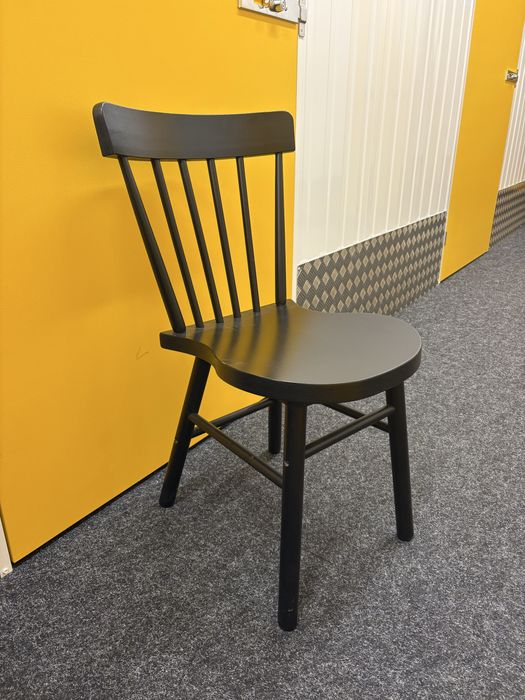 Cadeira de madeira do IKEA