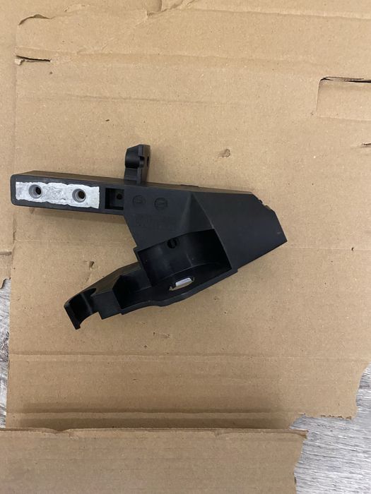 Рамка номера кронштейн кріплення фари права Mercedes w205 оригінал