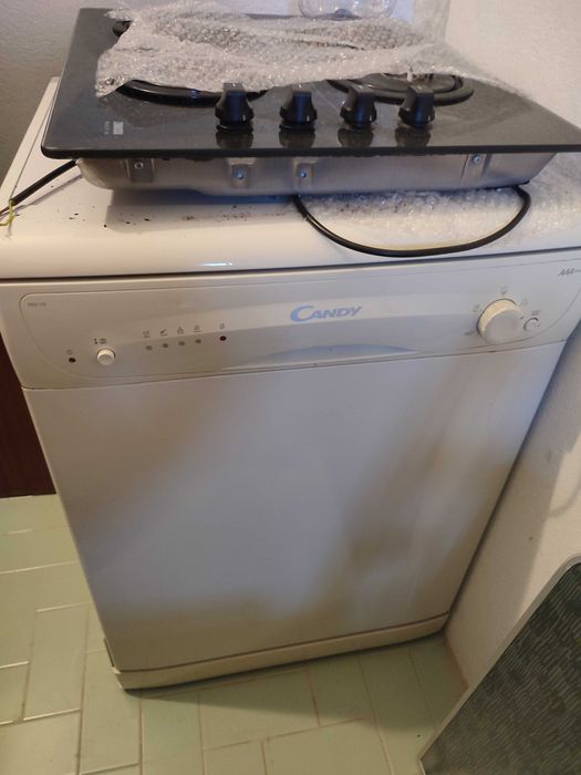 Máquina de lavar louça, Cooktop e sanduicheira.