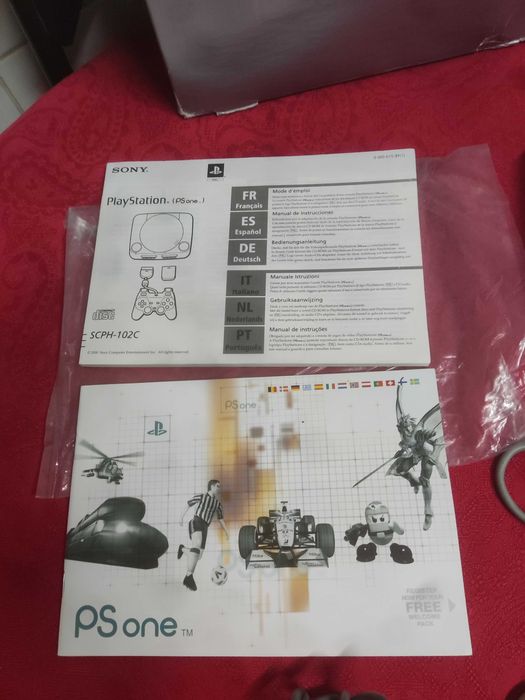 Playstation 1 ONE - completa c/ caixa manuais comando cartão de memória