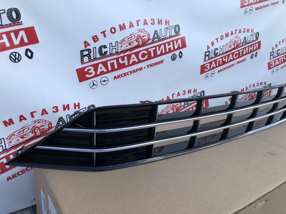 Решотка бампера Volkswagen Passat B8 R line USA 2016-