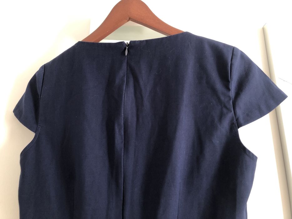 Granatowa letnia sukienka r.36 S z krótkim rękawem do kolana biurowa