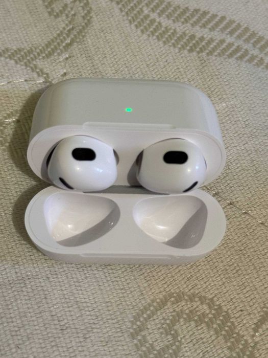Оригінал Airpods 3 гарний стан