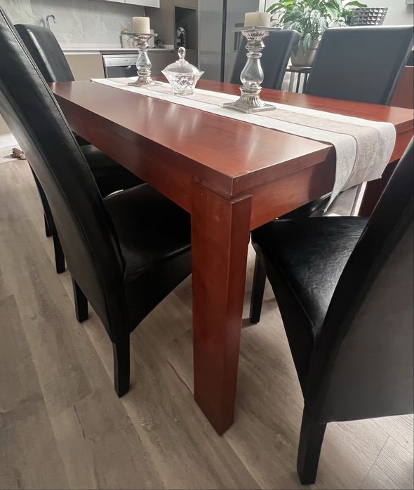 Mesa de jantar extensível em cerejeira + 6 cadeiras em pele