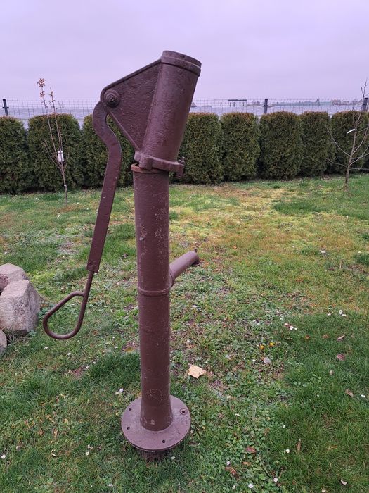 Stara pompa do studni