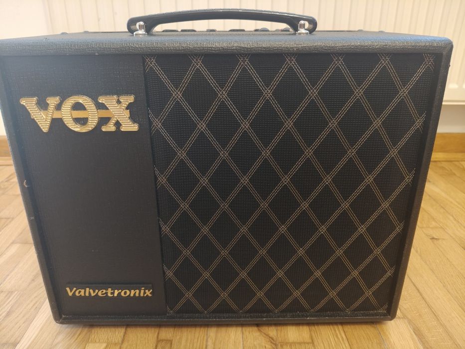 Wzmacniacz gitarowy piecyk combo VOX valvetronix VT 20 X