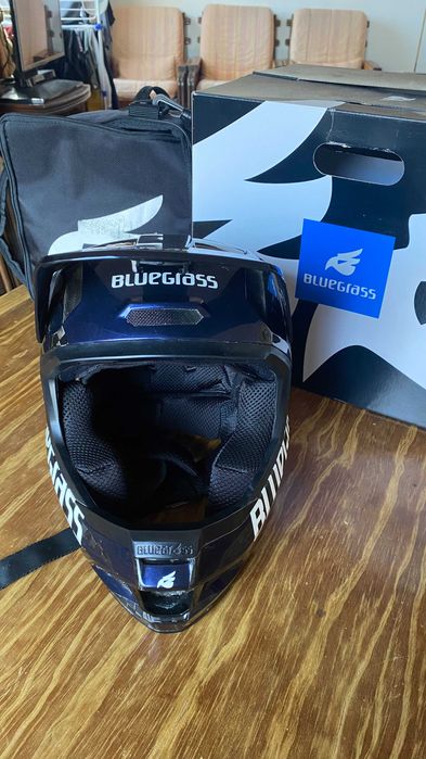 Capacete Bluegrass Legit Carbon M