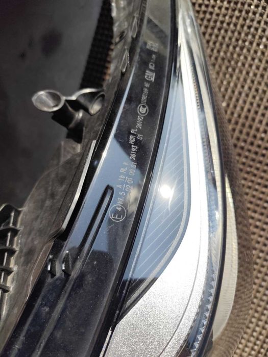 Cadillac XT4 lewy reflektor europejski kompletny 2018-23