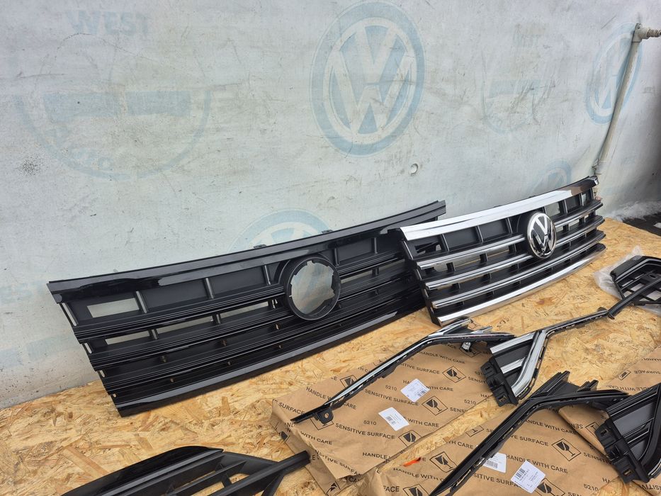 Touareg 3 Решотка бампера радиатора Решітка радіатора R line 760 cr