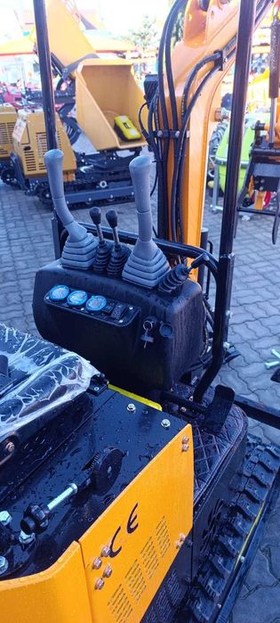 Mini Escavadora Giratória HT12 com extras – 5.400€ | ENTREGA GRATUITA