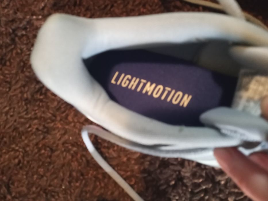 Nowe buty sportowe Adidas