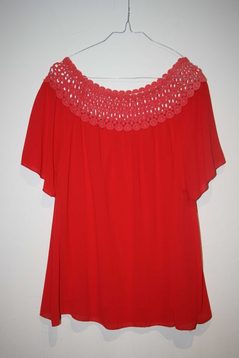 Blusa Vermelha com Renda