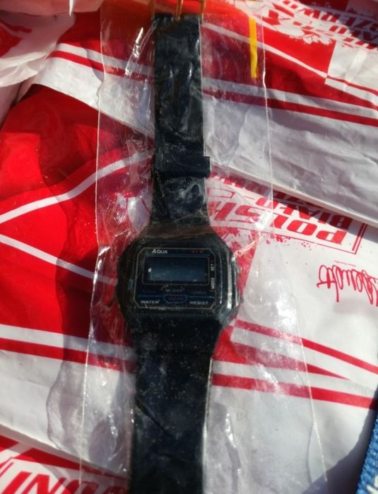 Sprzedam elektroniczny zegarek.