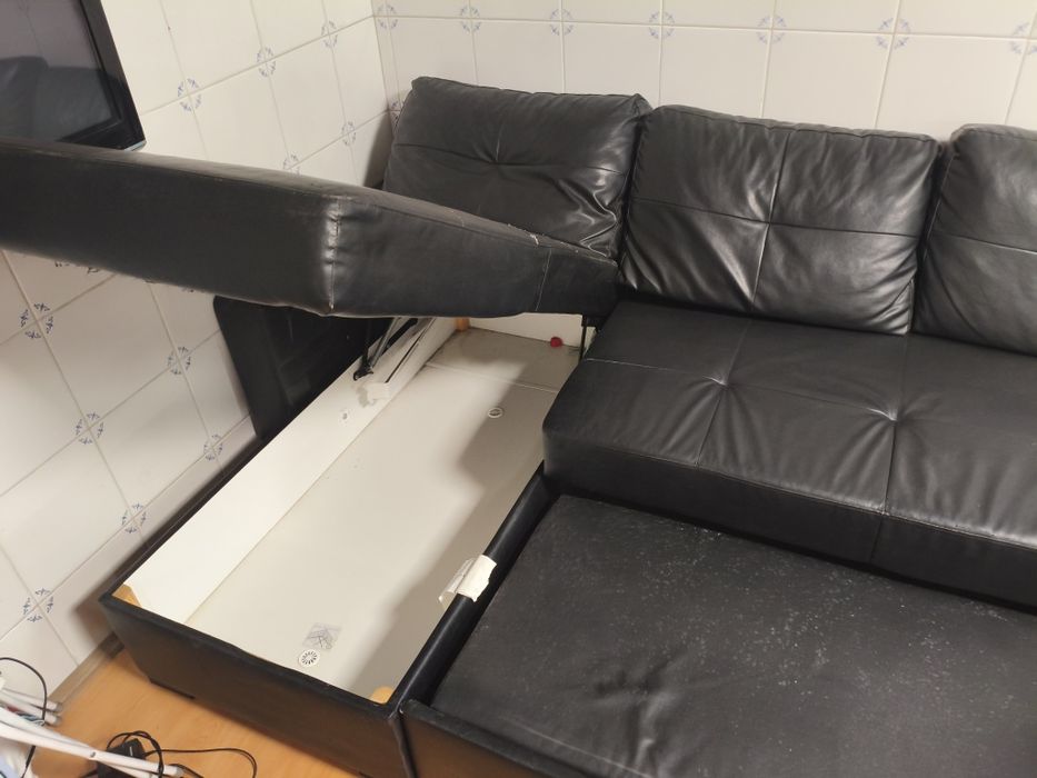 Sofá cama com arrumos usado