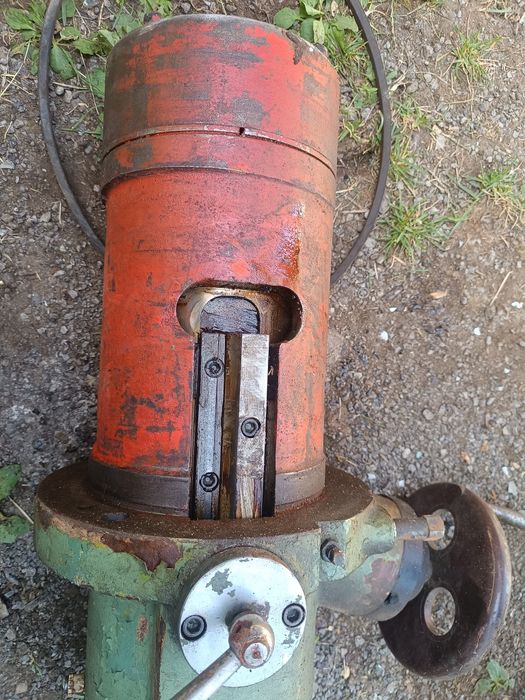 Колона стола оптико- шліфувального станка