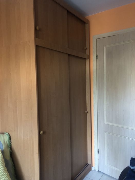 Drewniana szafa z rozsuwanymi drzwiami, połkami, duża na wymiar,