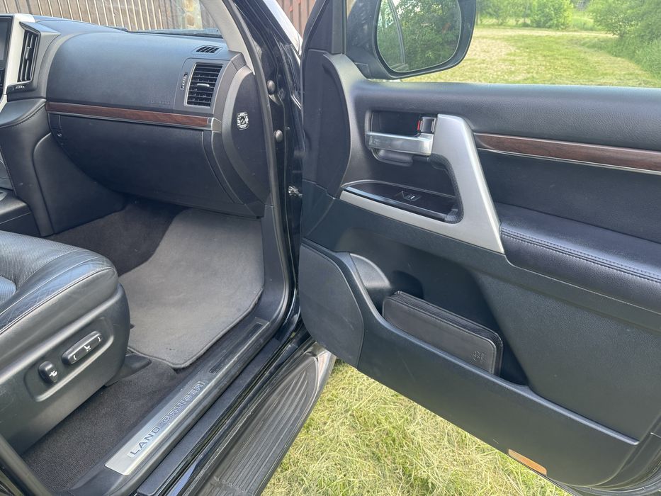 Продам TOYOTA LAND CRUISER 200! Перший власник