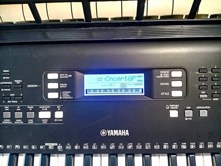 Yamaha PSR-E373 синтезатор как новый