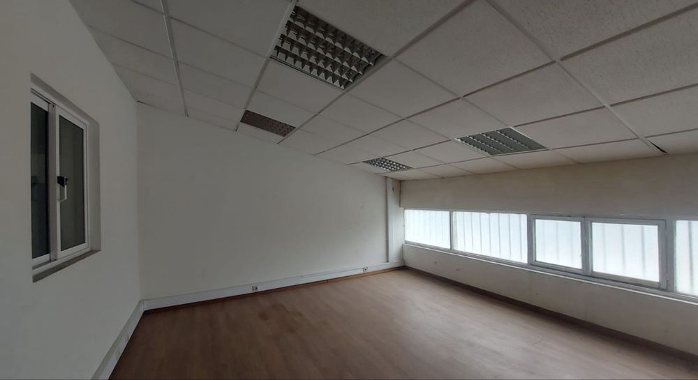 Estrutura Metálica + Material de Escritório – Vigas, Escadas, Divisórias, Vidros e Portas