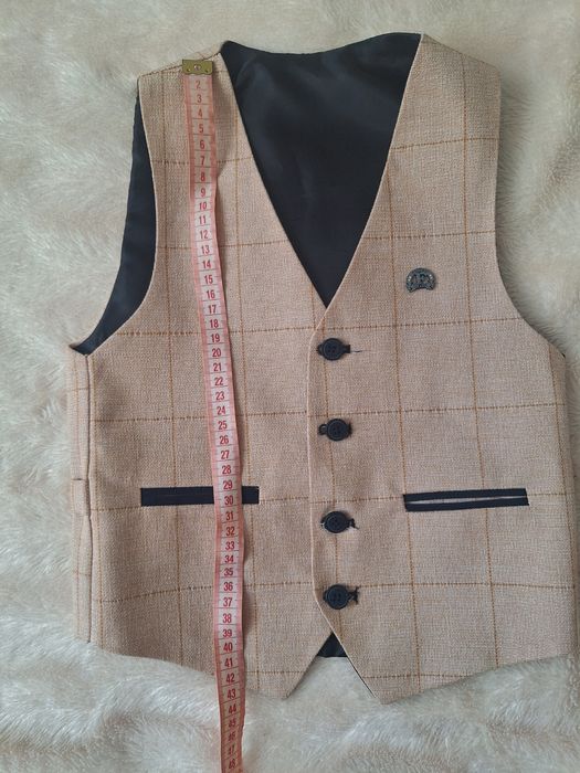 Жилетка в клітинку на хлопчика