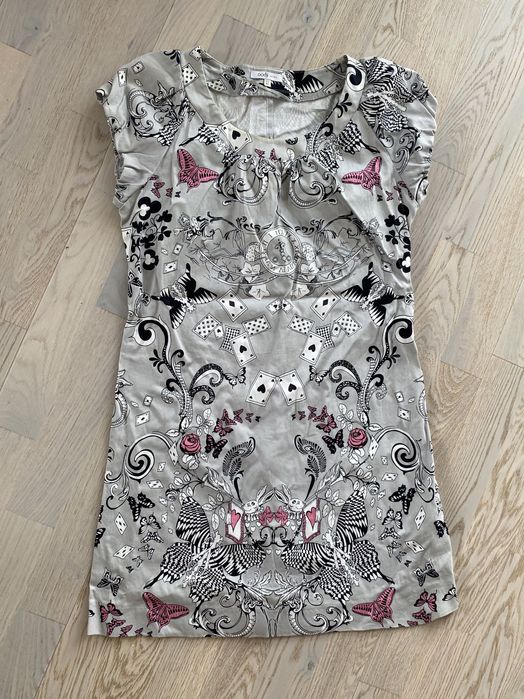 Платье с узором Алиса в стране чудес