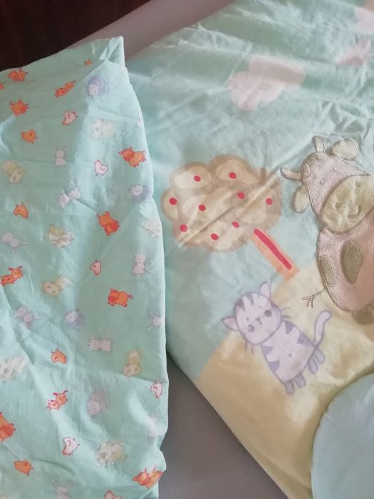 Conjunto têxtil cama de grades.