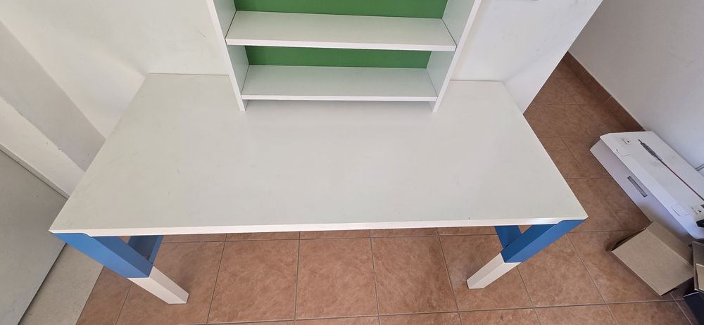 Secretária com estante + cadeira juvenil