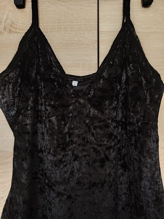 Welurowe body na ramiączkach