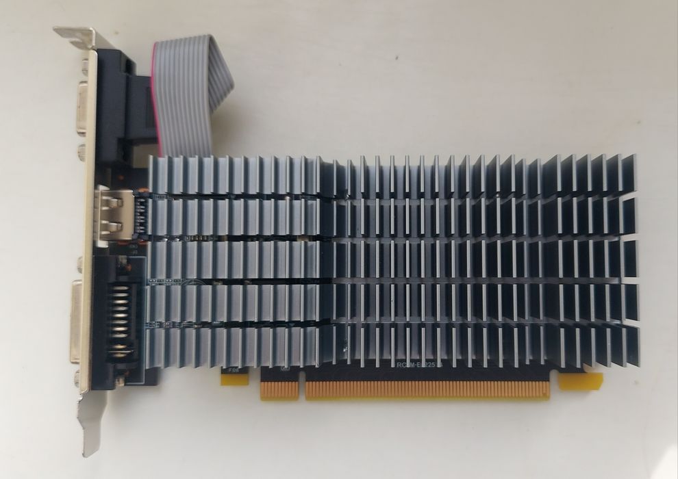 Karta graficzna GeForce G210 1 GB