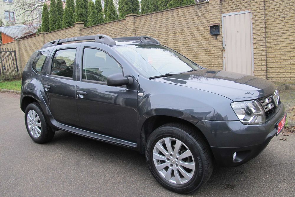 Автомобиль Dacia Duster 2014 (газ-бензин)