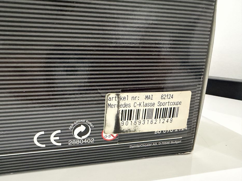 Miniatura Mercedes Sportcoupe CL203 (1:18) 180 200 220 230