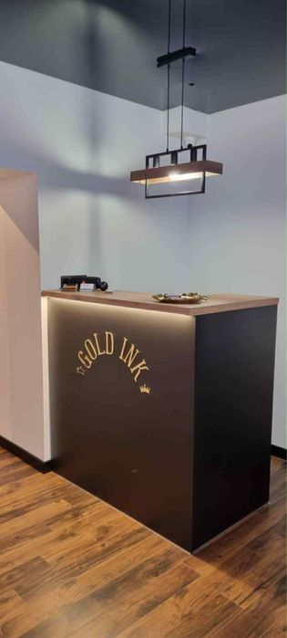 Recepcja z podświetlanym frontem