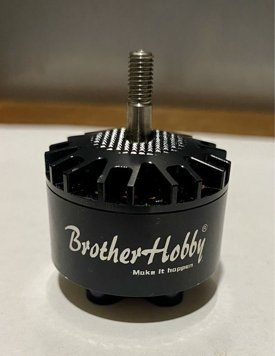 Бесколлекторный двигатель для дрона