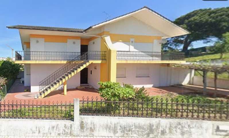 Quartos com varanda em vivenda – Gândara dos Olivais, Leiria