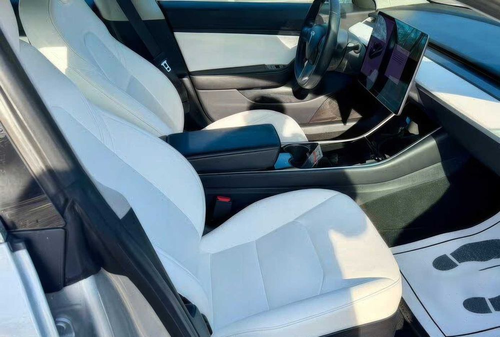 Tesla Model 3      2018