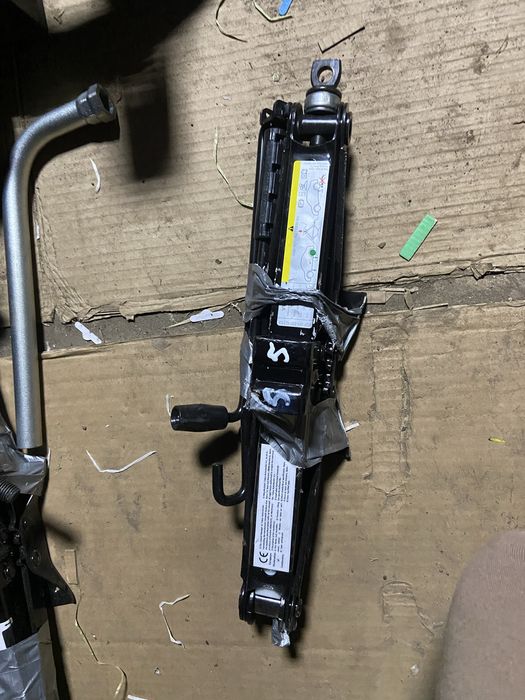 Домкрат новый набор оригинал VAG Volkswagen Touran,Tiguan,Caddy,Passat