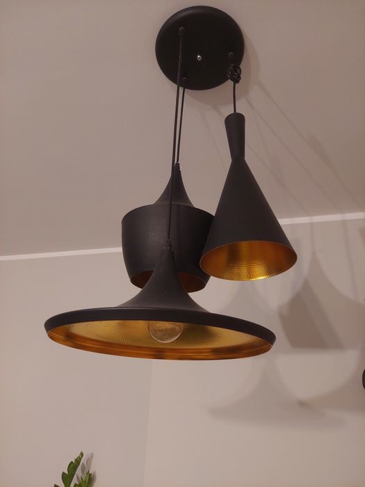 Lampa czarna wisząca.